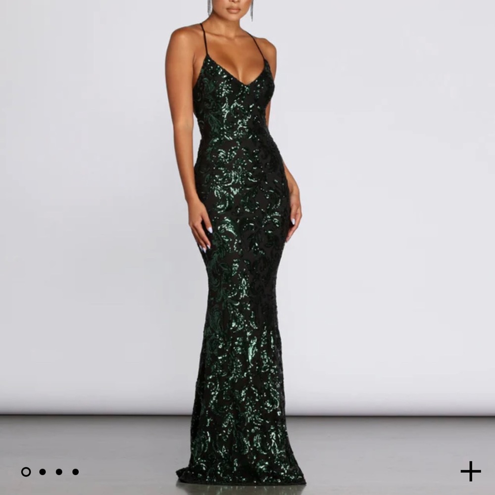 Windsor XL Emerald Green prom dress with sequin  designs , tie back / zipper
